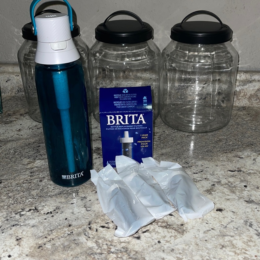 26oz Plastic Brita Filtration Bottle and Brita Bottle Replacement Filters Bundle